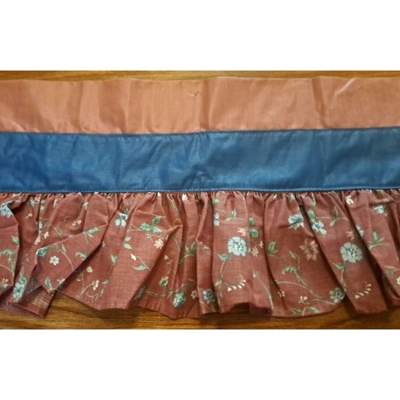 Vintage Mini Window Valance Blue Pink Ruffled Floral 1980s Cottage Country 8x32 - Picture 2 of 3